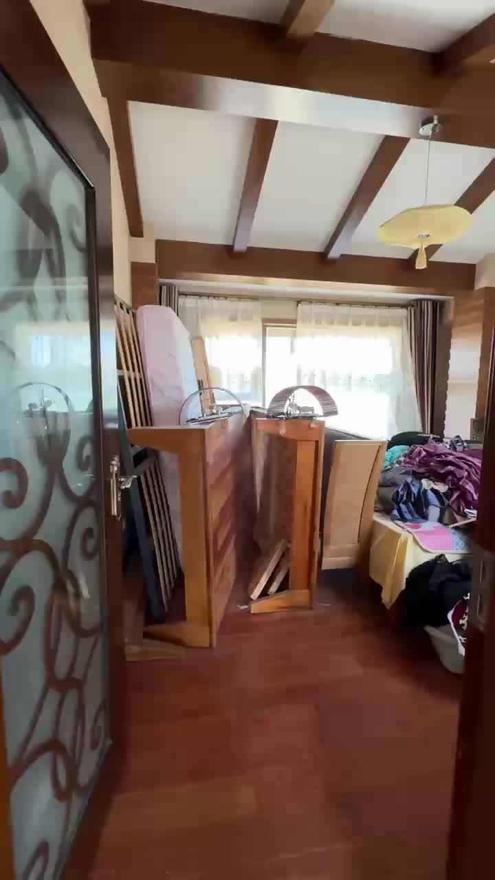 4室2廳1陽(yáng)臺(tái) 野鴨湖小區(qū)別墅視頻